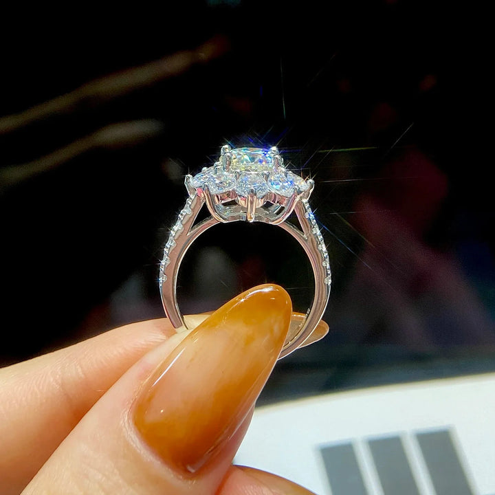 1 Carat White Gold Flower Diamond Ring