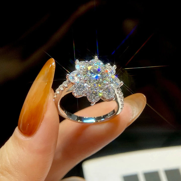 1 Carat White Gold Flower Diamond Ring