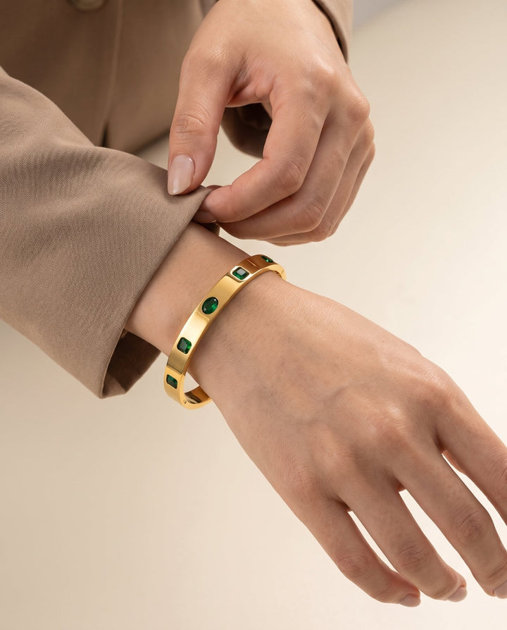 Emerald Inlay Gold Bangle Bracelet - iceandgold