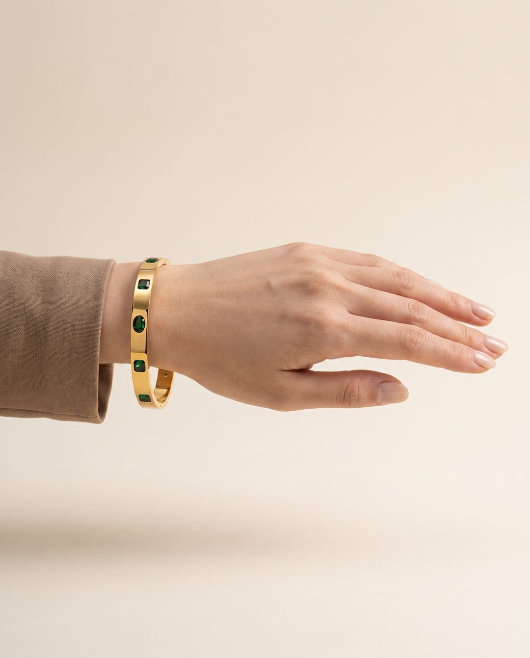 Emerald Inlay Gold Bangle Bracelet - iceandgold